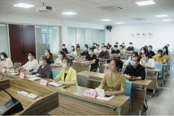 道德講堂|“見(jiàn)賢思齊 吾輩自強(qiáng) ”道德講堂主題活動(dòng)開(kāi)講啦！