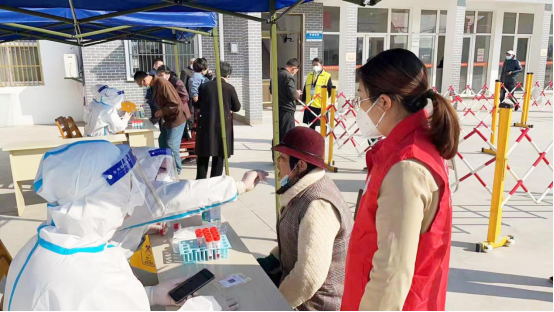 暖心攜手幫扶村，守望相助共抗疫